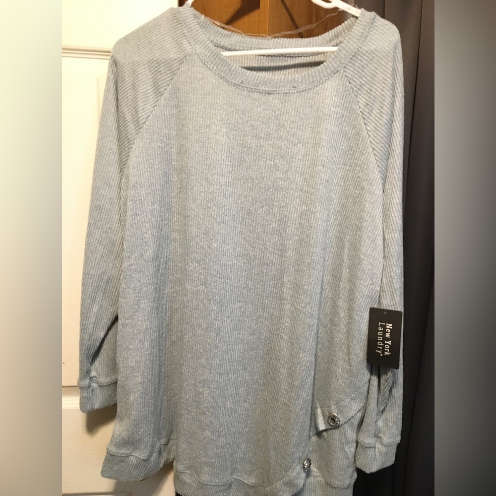 Womens size 2 XLG never worn half sleeve dress shirt still has tags